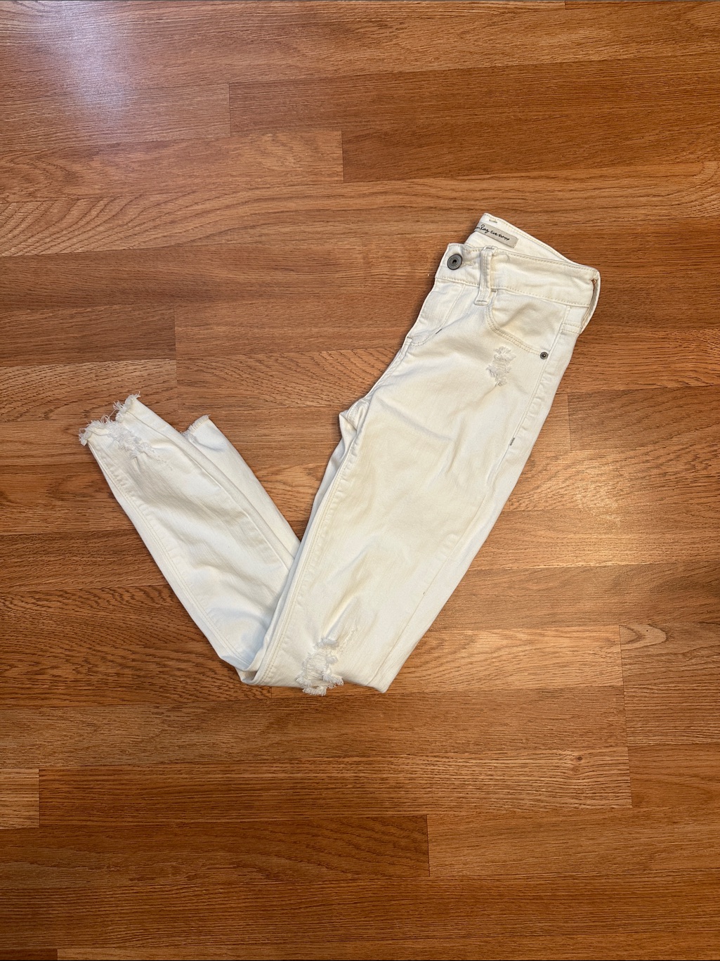 Women’s Distressed White Skinny Jeans